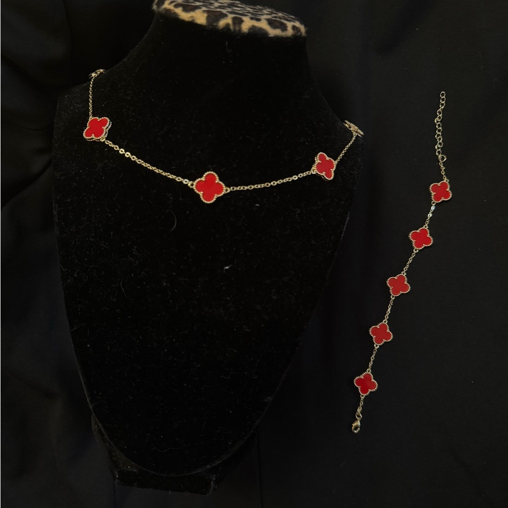 Stylish Red Clover Jewelry Set